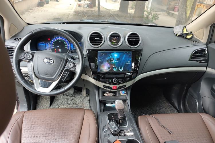 Used BYD S7 2015 2.0T Upgraded Automatic Luxury Version Center Console