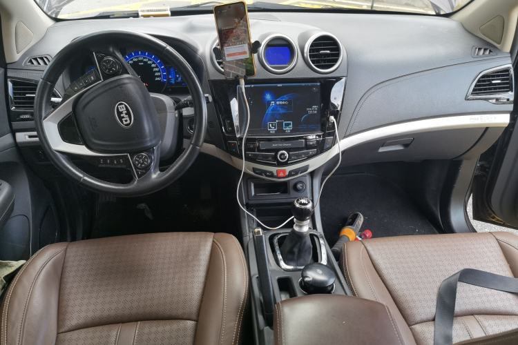 Used BYD S7 2015 1.5T Upgraded Manual Luxury Model Center Console