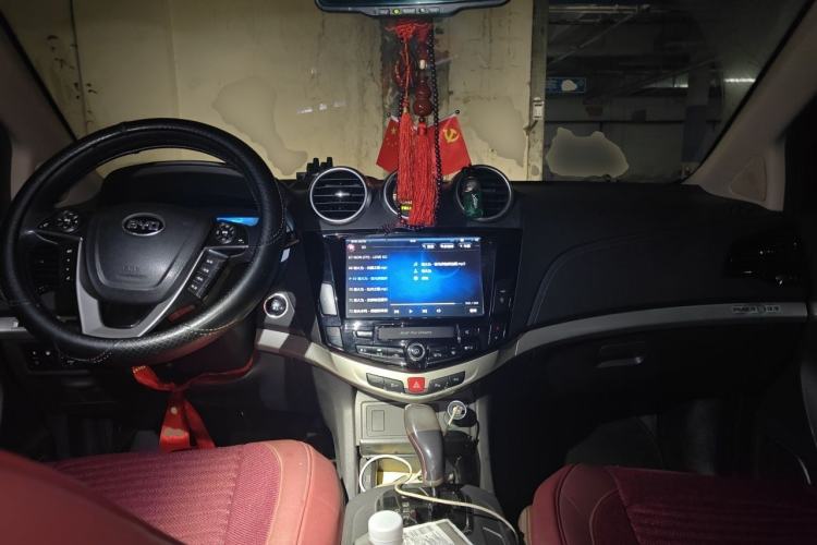 Used BYD S7 2015 2.0T Upgraded Automatic Flagship Version Center Console