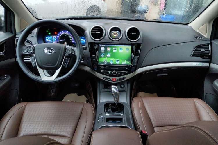 Used BYD S7 2015 2.0T Upgraded Automatic Luxury Version Center Console