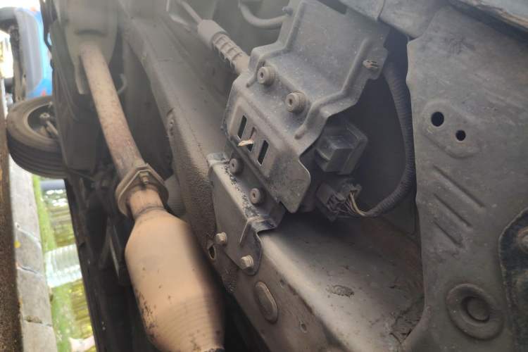 Used BYD S7 2015 2.0T Upgraded Automatic Luxury Version Chassis Front Right