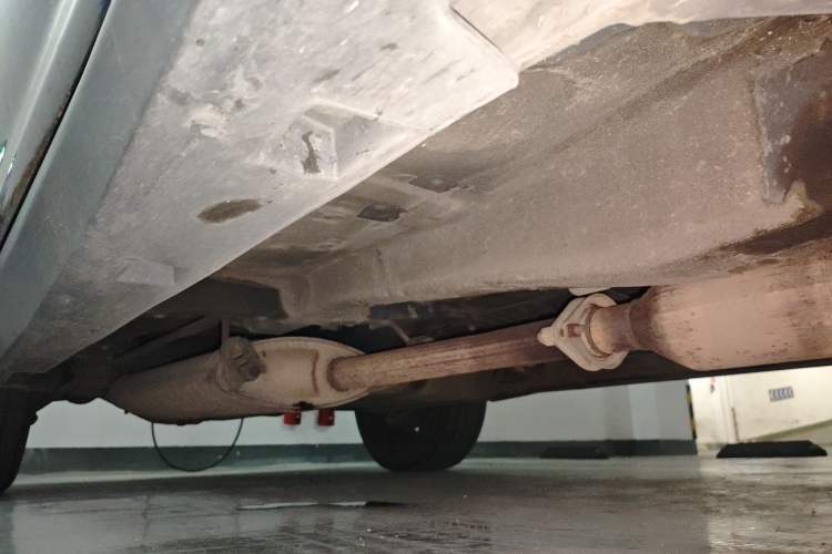 Used BYD S7 2015 2.0T Automatic Prestige Model Chassis Front Right
