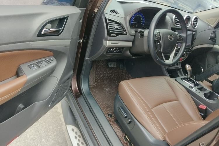Used BYD S7 2015 2.0T Upgraded Automatic Luxury Version Driver Seat