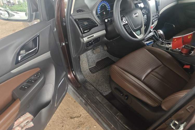 Used BYD S7 2015 2.0T Upgraded Automatic Luxury Version Driver Seat