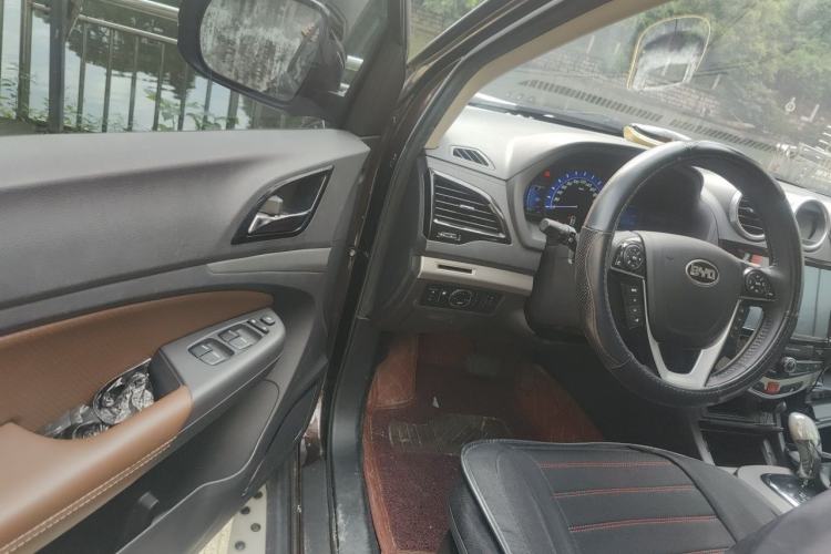 Used BYD S7 2015 2.0T Upgraded Automatic Luxury Version Driver Seat