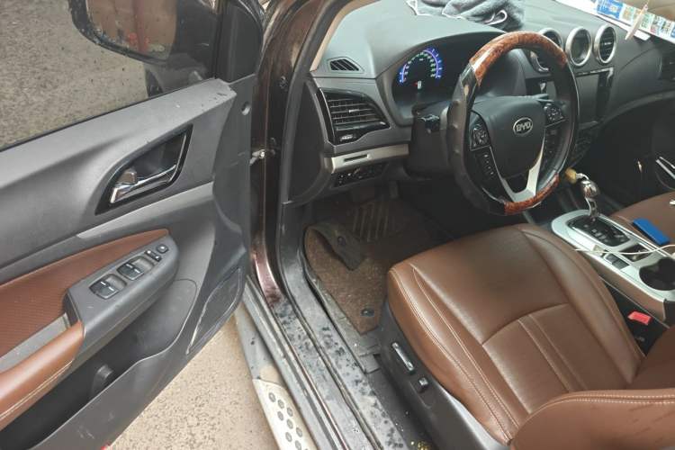 Used BYD S7 2015 2.0T Automatic Prestige Model Driver Seat