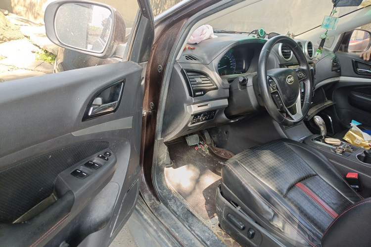 Used BYD S7 2015 2.0T Automatic Prestige Model Driver Seat