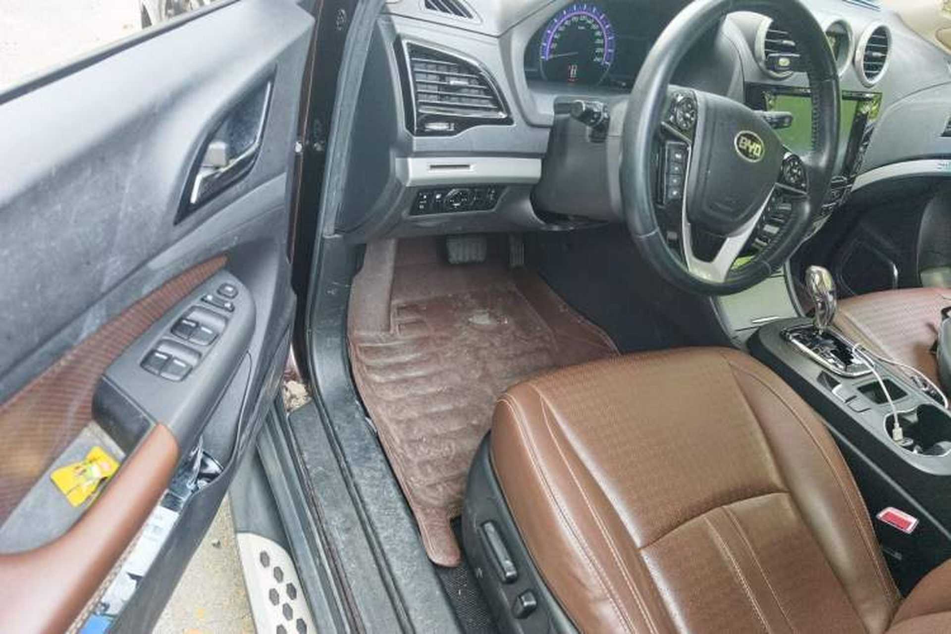 Used BYD S7 2015 2.0T Upgraded Automatic Luxury Version Driver Seat