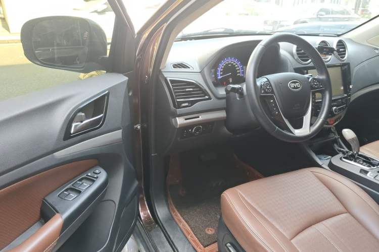 Used BYD S7 2015 2.0T Upgraded Automatic Luxury Version Driver Seat