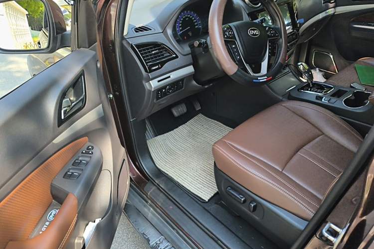 Used BYD S7 2015 2.0T Upgraded Automatic Luxury Version Driver Seat
