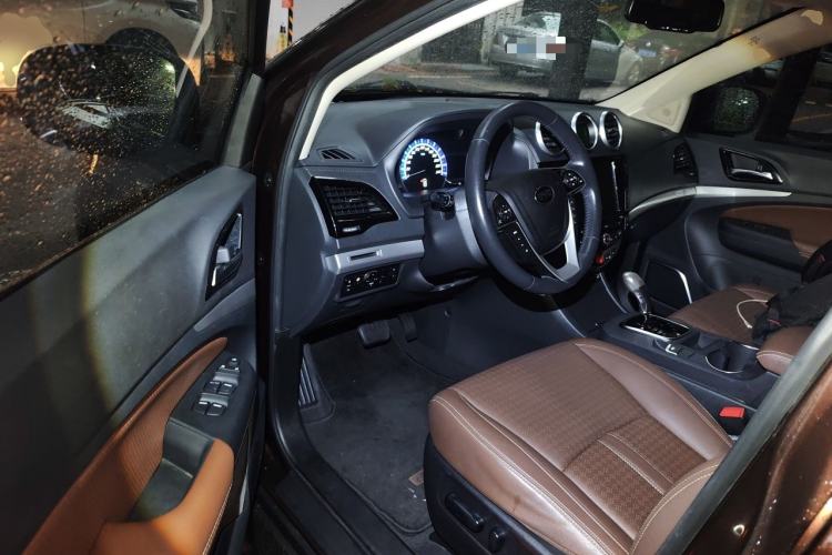 Used BYD S7 2015 2.0T Upgraded Automatic Luxury Version Driver Seat