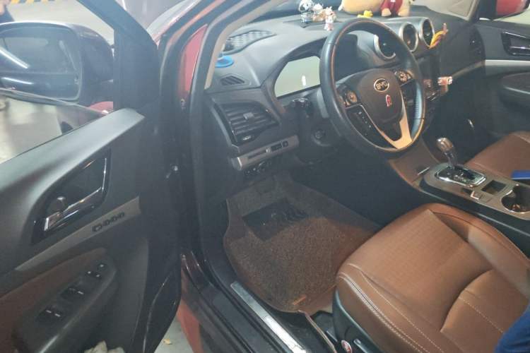 Used BYD S7 2015 2.0T Upgraded Automatic Flagship Version Driver Seat