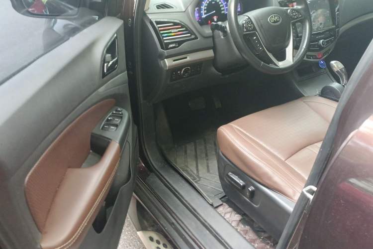 Used BYD S7 2015 2.0T Upgraded Automatic Luxury Version Driver Seat