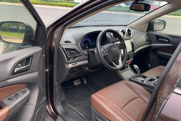 Used BYD S7 2015 2.0T Upgraded Automatic Luxury Version Driver Seat