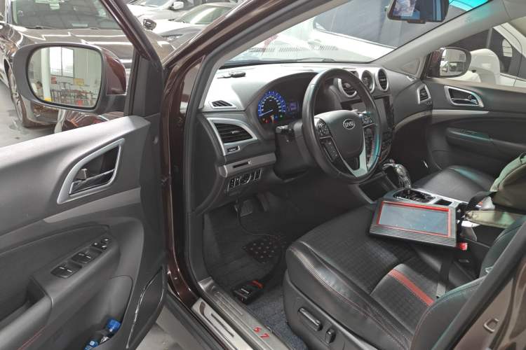 Used BYD S7 2015 2.0T Automatic Prestige Model Driver Seat