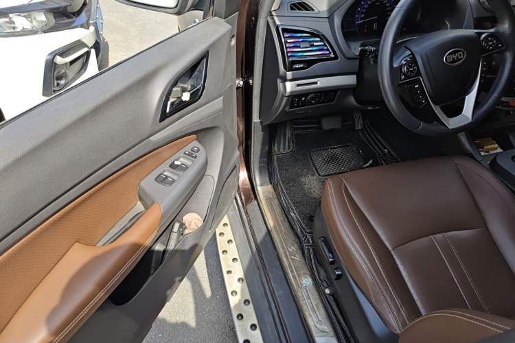 Used BYD S7 2015 2.0T Upgraded Automatic Luxury Version Driver Seat