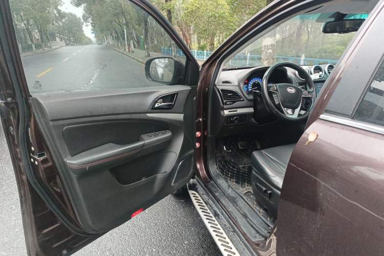 Used BYD S7 2015 2.0T Upgraded Automatic Luxury Version Driver Seat