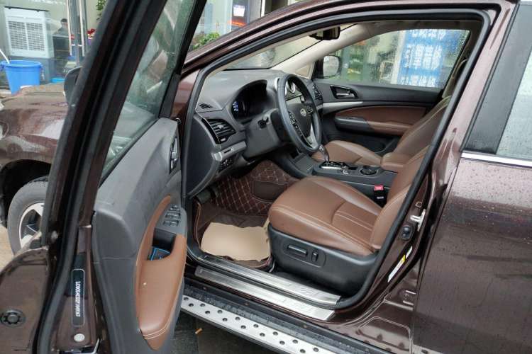 Used BYD S7 2015 2.0T Upgraded Automatic Luxury Version Driver Seat