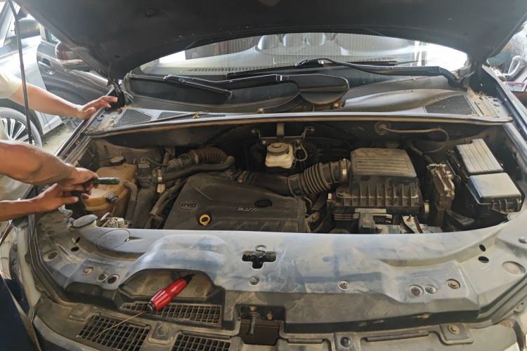Used BYD S7 2015 2.0T Upgraded Automatic Luxury Version Engine Bay