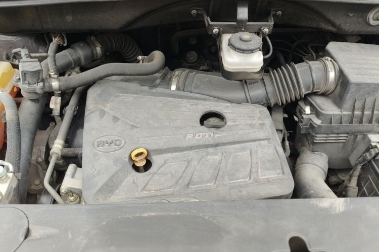 Used BYD S7 2015 2.0T Upgraded Automatic Luxury Version Engine Bay