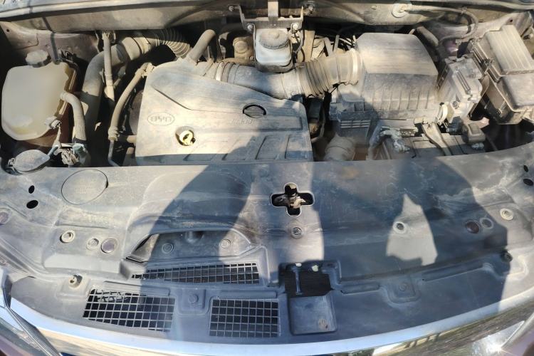 Used BYD S7 2015 2.0T Automatic Prestige Model Engine Bay