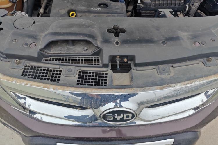 Used BYD S7 2015 2.0T Automatic Flagship Edition Engine Bay