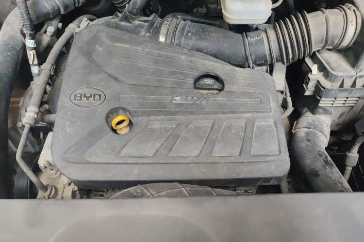 Used BYD S7 2015 2.0T Automatic Prestige Model Engine Bay