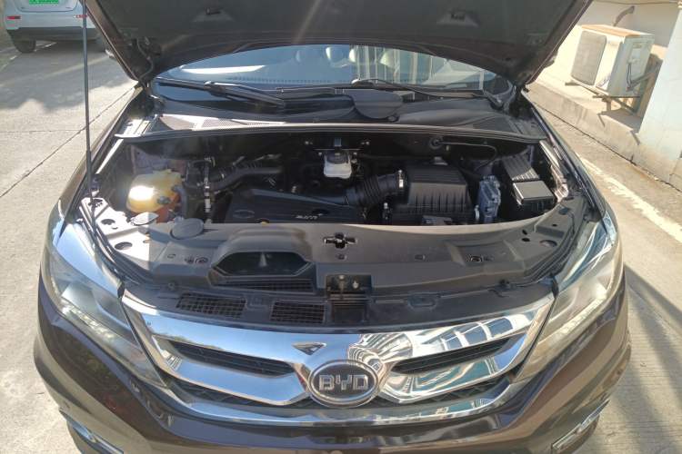 Used BYD S7 2015 2.0T Automatic Prestige Model Engine Bay