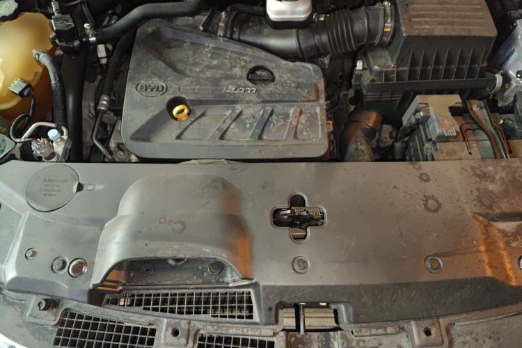Used BYD S7 2015 2.0T Upgraded Automatic Luxury Version Engine Bay
