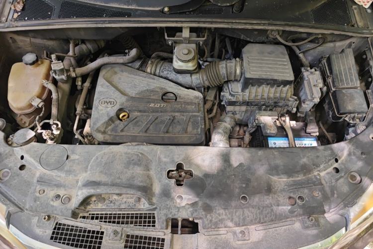 Used BYD S7 2015 2.0T Automatic Prestige Model Engine Bay