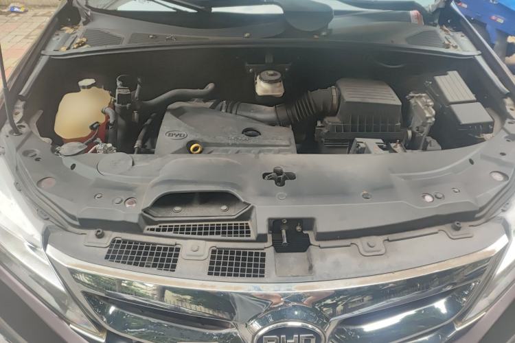 Used BYD S7 2015 2.0T Automatic Prestige Model Engine Bay