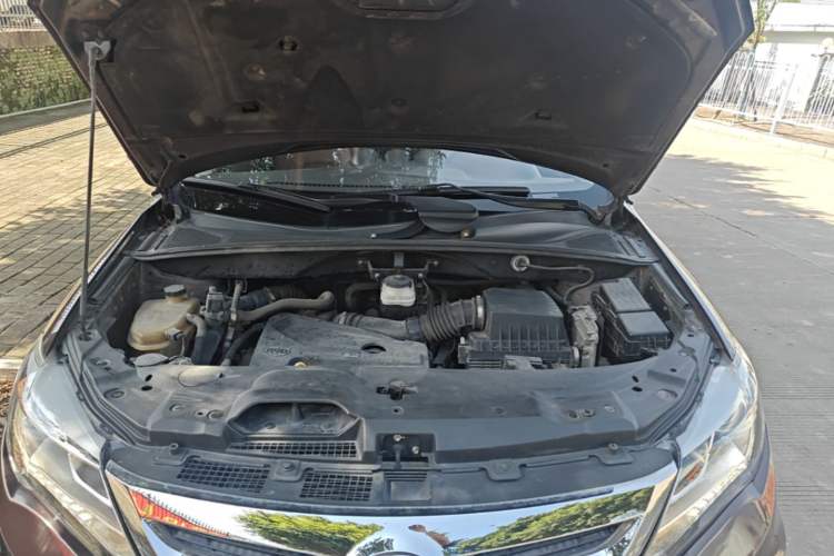 Used BYD S7 2015 2.0T Upgraded Automatic Luxury Version Engine Bay