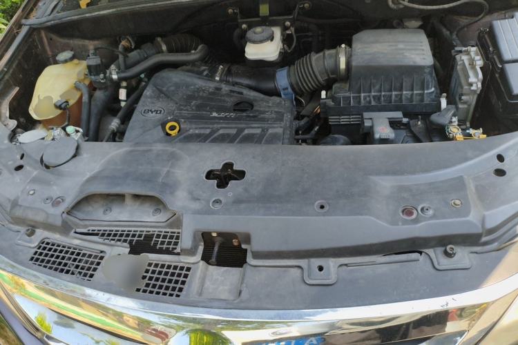 Used BYD S7 2015 2.0T Automatic Prestige Model Engine Bay