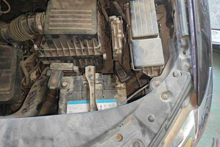 Used BYD S7 2015 2.0T Upgraded Automatic Luxury Version Engine Bay Left