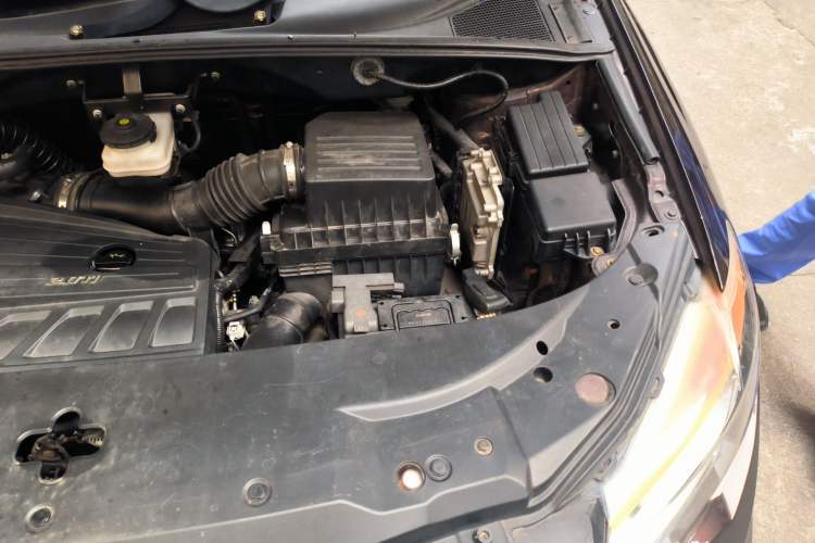 Used BYD S7 2015 2.0T Automatic Prestige Model Engine Bay Left