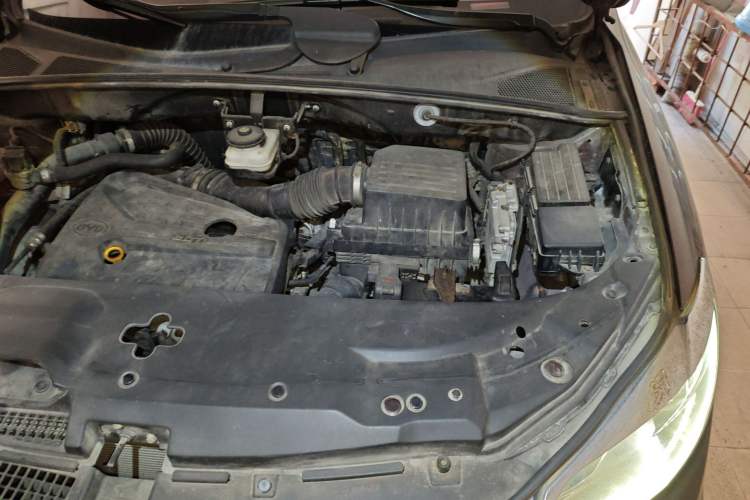 Used BYD S7 2015 2.0T Upgraded Automatic Luxury Version Engine Bay Left