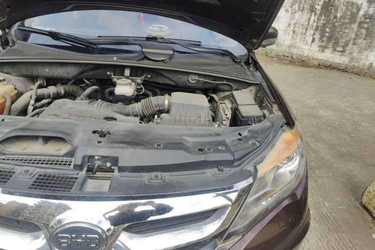 Used BYD S7 2015 2.0T Upgraded Automatic Luxury Version Engine Bay Left