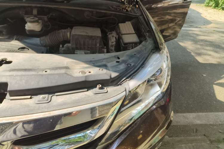 Used BYD S7 2015 2.0T Upgraded Automatic Luxury Version Engine Bay Left