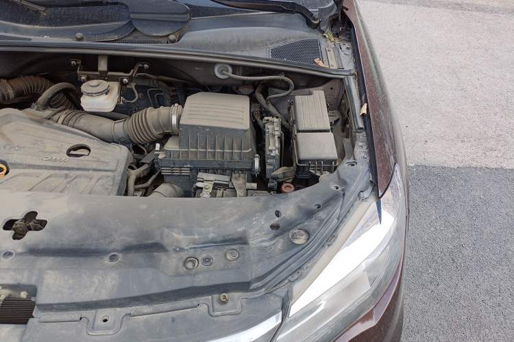 Used BYD S7 2015 2.0T Upgraded Automatic Luxury Version Engine Bay Left