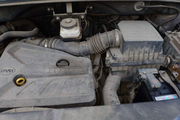 Used BYD S7 2015 2.0T Upgraded Automatic Luxury Version Engine Bay Left