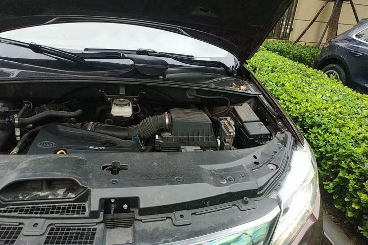 Used BYD S7 2015 2.0T Automatic Flagship Edition Engine Bay Left