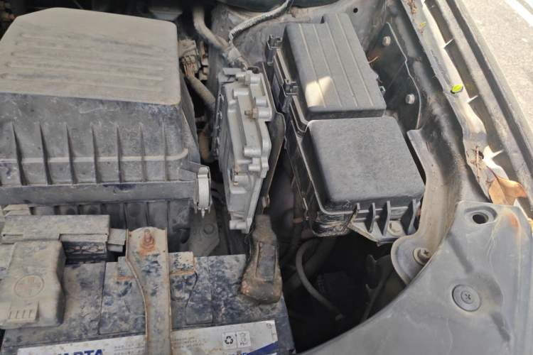 Used BYD S7 2015 2.0T Automatic Prestige Model Engine Bay Left