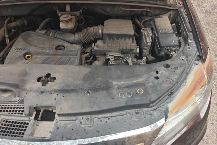 Used BYD S7 2015 2.0T Automatic Prestige Model Engine Bay Left