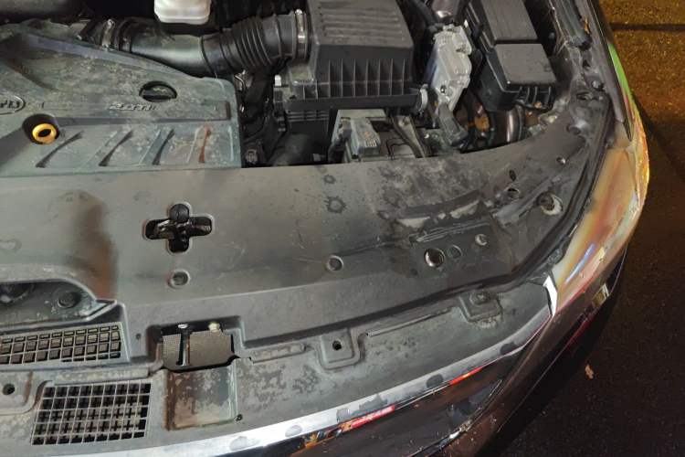 Used BYD S7 2015 2.0T Upgraded Automatic Luxury Version Engine Bay Left