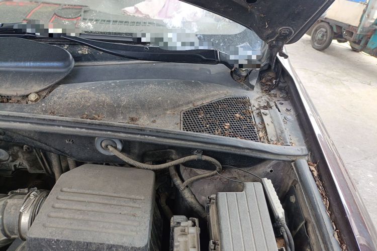 Used BYD S7 2015 2.0T Automatic Prestige Model Engine Bay Left