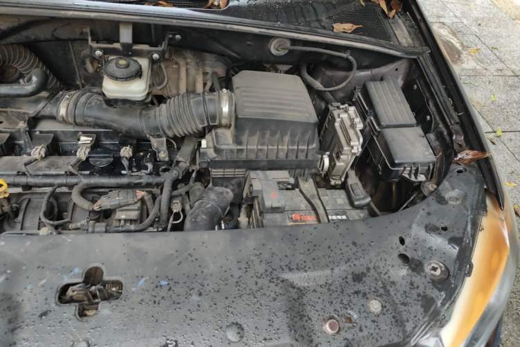 Used BYD S7 2015 2.0T Upgraded Automatic Luxury Version Engine Bay Left
