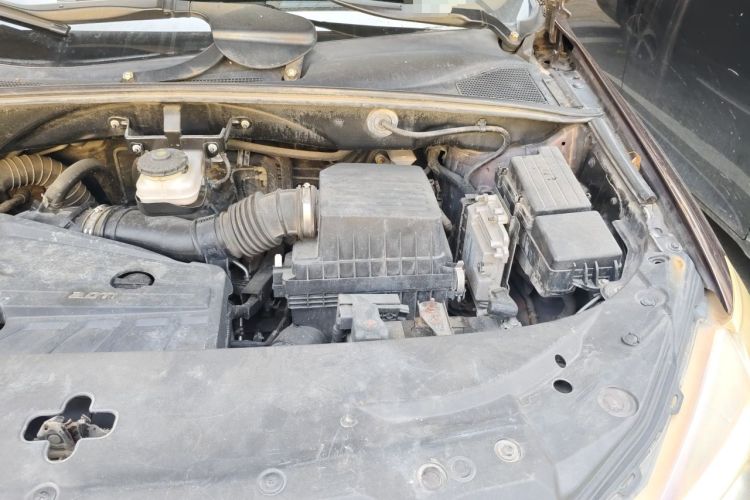 Used BYD S7 2015 2.0T Upgraded Automatic Luxury Version Engine Bay Left