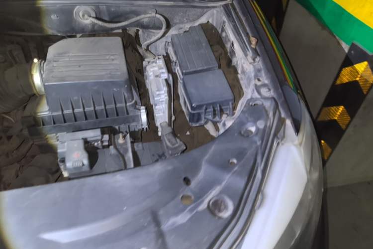 Used BYD S7 2015 2.0T Automatic Prestige Model Engine Bay Left
