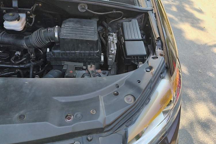 Used BYD S7 2015 2.0T Upgraded Automatic Luxury Version Engine Bay Left