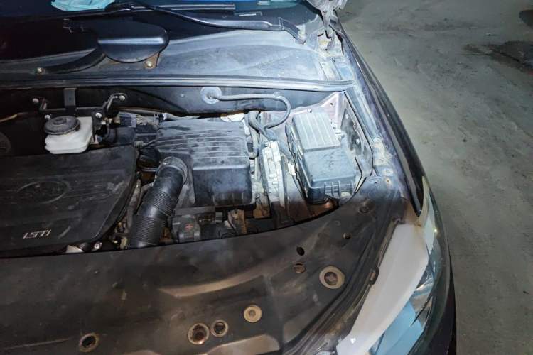 Used BYD S7 2015 1.5T Manual Luxury Model Engine Bay Left
